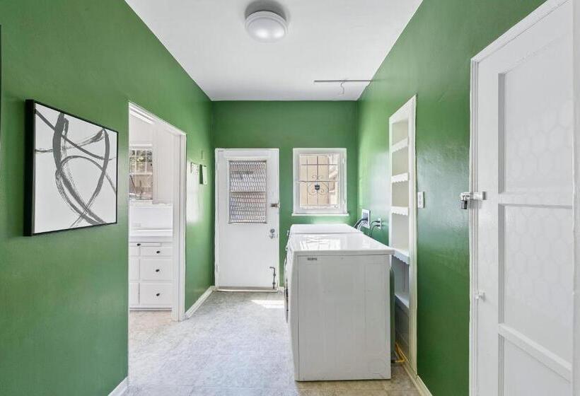 Apartamento 1 Dormitório, Beverly Hills Stylish & Central 1 Br Apt + Parking