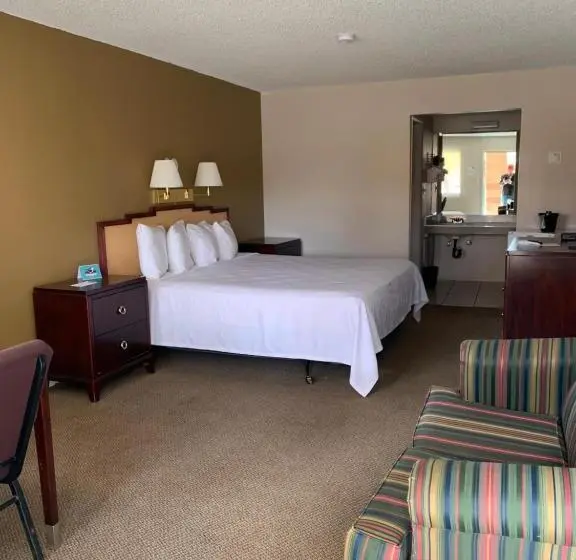 キングサイズベッドのスタンダードルーム, Down Home Lodge & Family Rv Resort