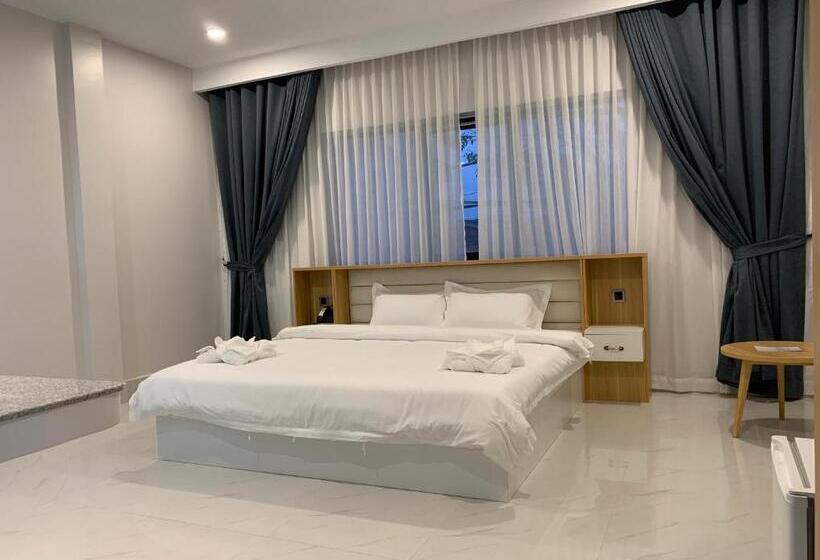 غرفة قياسية سرير كينج, Nico’s Hotel And Skybar