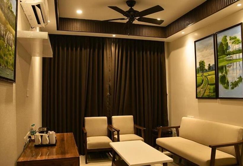 סוויטה דלוקס, Mystique Mayong