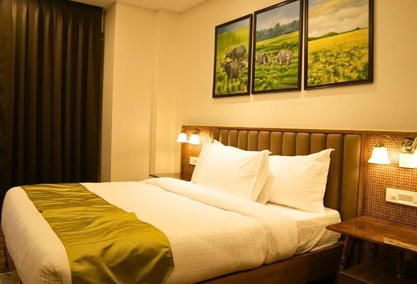 סוויטה דלוקס, Mystique Mayong