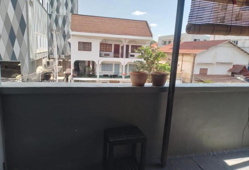 Студио Стандарт с Террасой, Batman Guesthouse