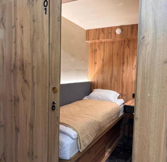 تختخواب در اتاق مشترک, Aq Minisuites