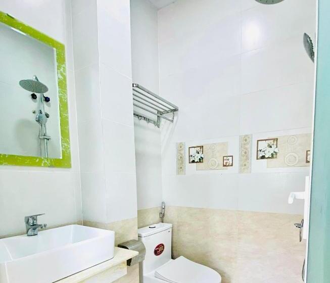 اتاق استاندارد چهارنفره با بالکن, Nắng Hạ Homestay đà Lạt