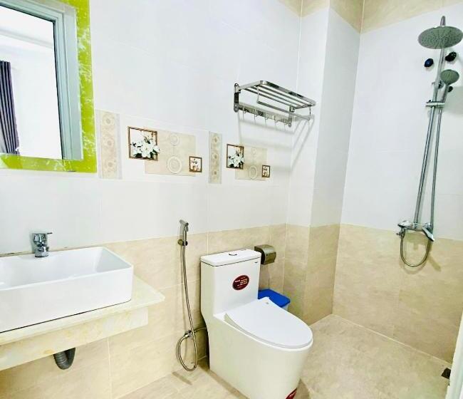 اتاق استاندارد چهارنفره با بالکن, Nắng Hạ Homestay đà Lạt