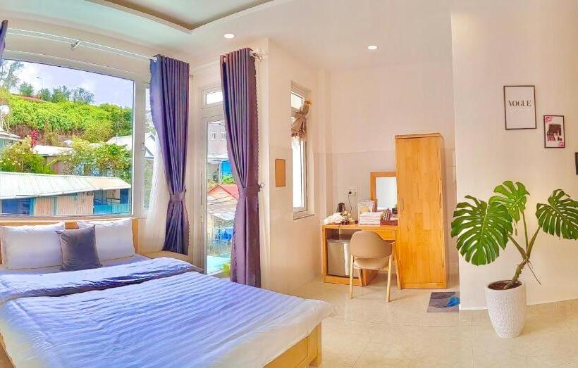 اتاق استاندارد چهارنفره با بالکن, Nắng Hạ Homestay đà Lạt