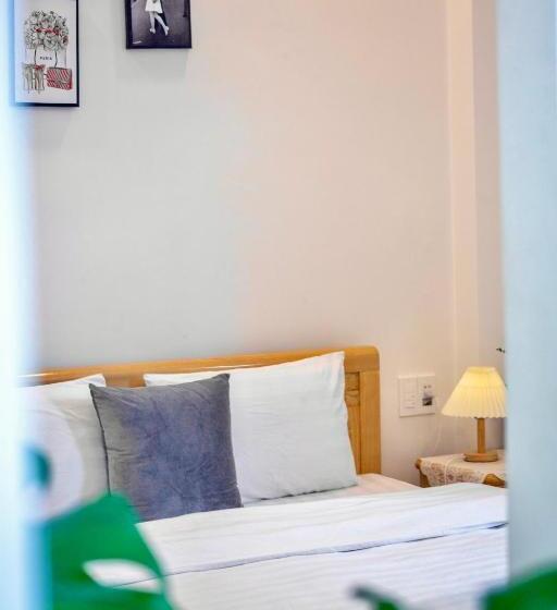 اتاق استاندارد چهارنفره با بالکن, Nắng Hạ Homestay đà Lạt