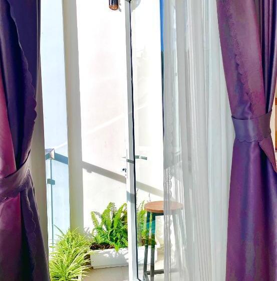 اتاق استاندارد چهارنفره با بالکن, Nắng Hạ Homestay đà Lạt