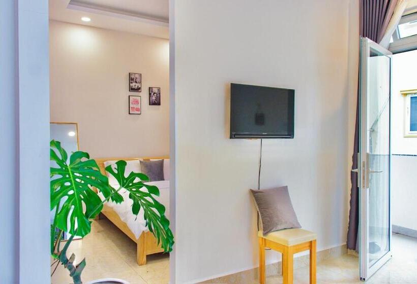 اتاق استاندارد چهارنفره با بالکن, Nắng Hạ Homestay đà Lạt
