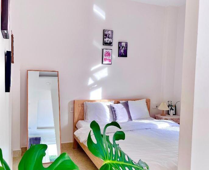 اتاق استاندارد چهارنفره با بالکن, Nắng Hạ Homestay đà Lạt