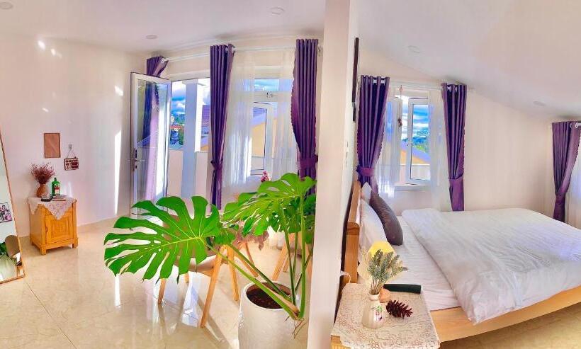 اتاق لوکس با بالکن, Nắng Hạ Homestay đà Lạt