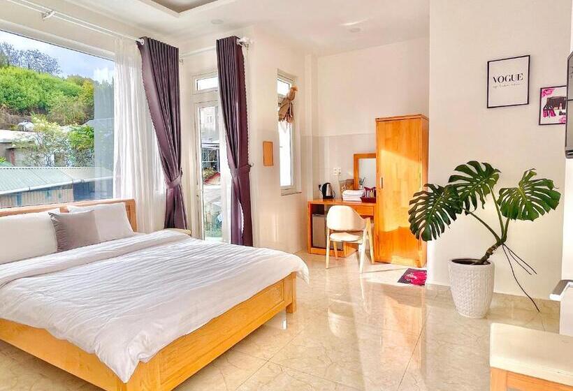 اتاق استاندارد چهارنفره با بالکن, Nắng Hạ Homestay đà Lạt