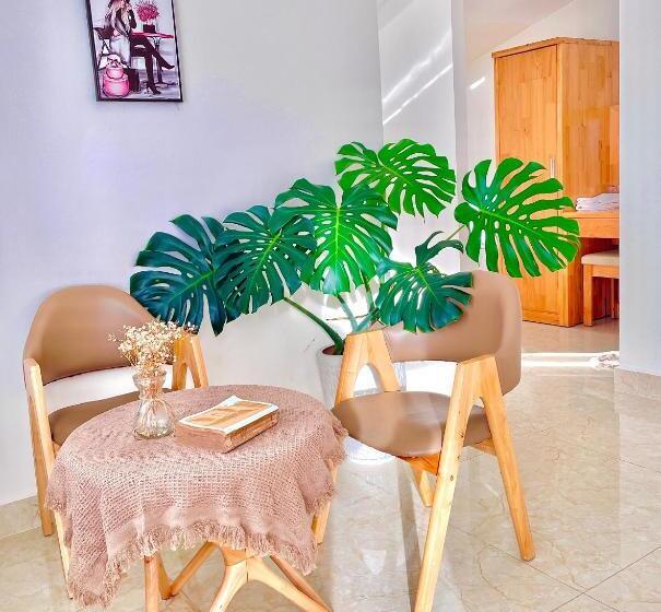 اتاق لوکس با بالکن, Nắng Hạ Homestay đà Lạt