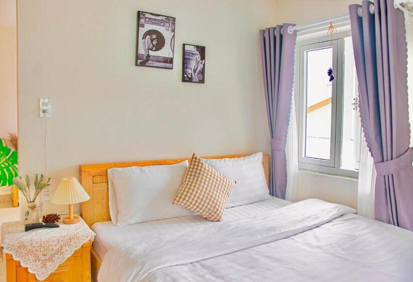 اتاق لوکس با بالکن, Nắng Hạ Homestay đà Lạt