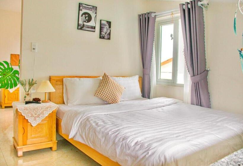 اتاق لوکس با بالکن, Nắng Hạ Homestay đà Lạt