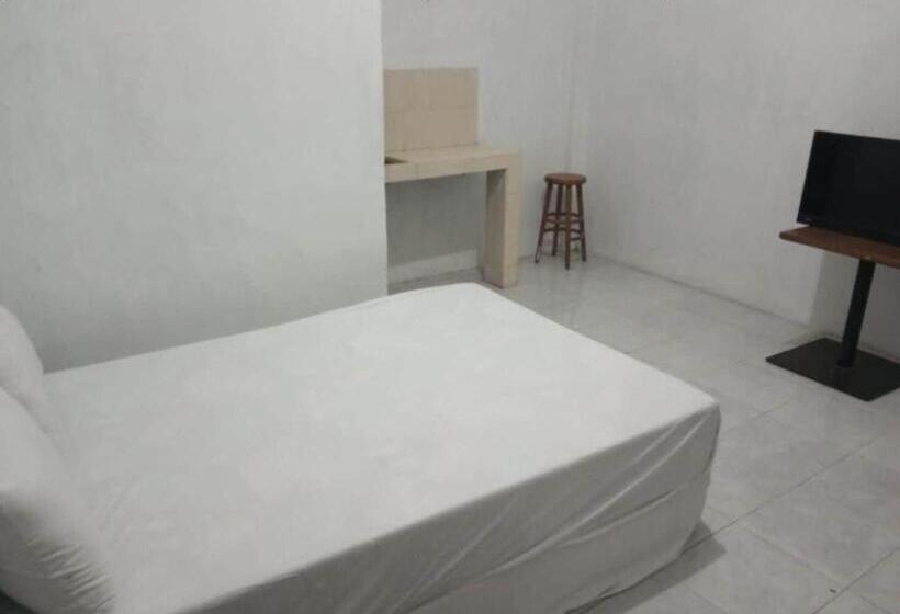Номер Стандарт, Oyo 93161 Nurul Hikmah Homestay Syariah & Sport Center