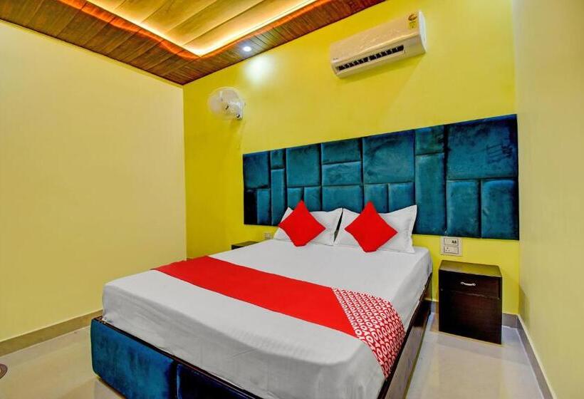 トリプルクラシックルーム, Oyo Flagship Royal Star Residency