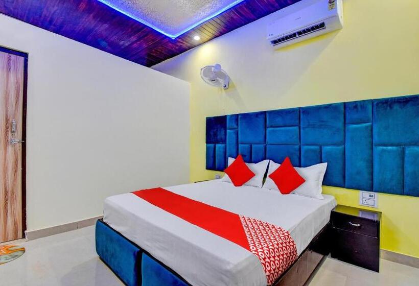 トリプルクラシックルーム, Oyo Flagship Royal Star Residency