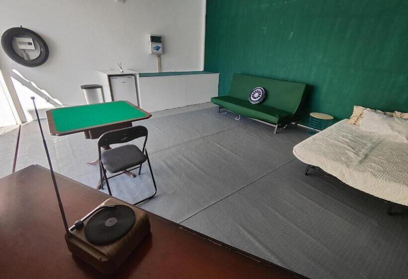 标准间带游泳池, Garage4me Pool Opcional