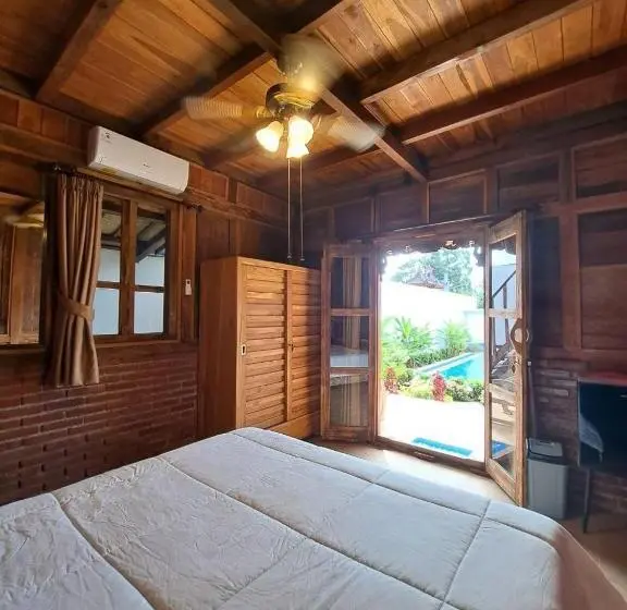 プールビュースタンダードルーム, Melasti Mountain Villas Amed