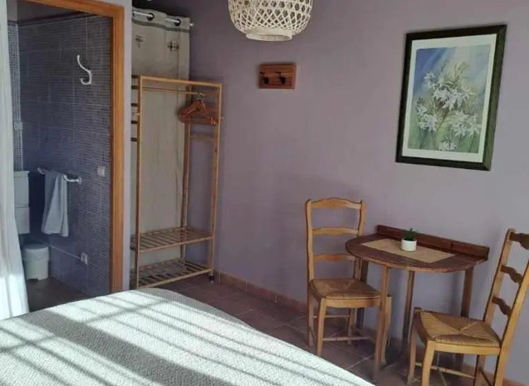 プールビュースタンダードルーム, La Chambre De L Auxineill