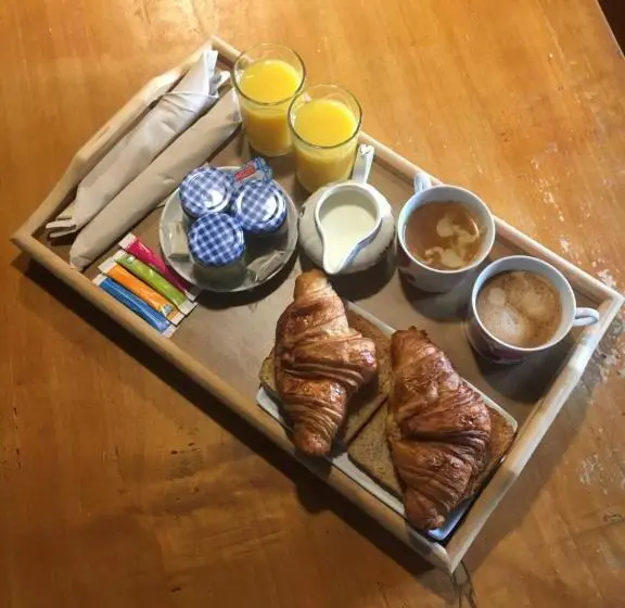 プールビュースタンダードルーム, La Chambre De L Auxineill