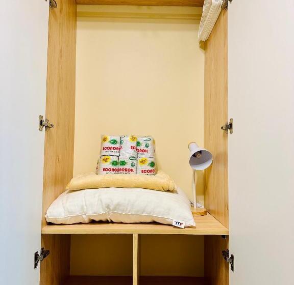 Suite met Balkon, Breeze Residences Condominium