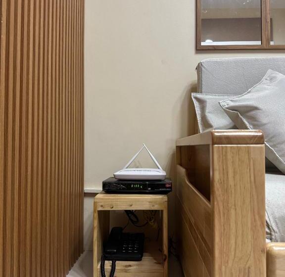 Suite met Balkon, Breeze Residences Condominium