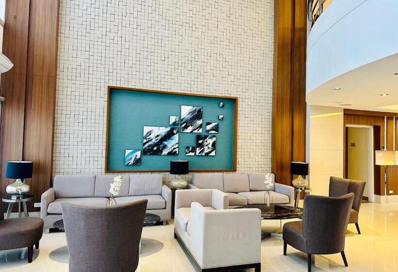 Suite met Balkon, Breeze Residences Condominium