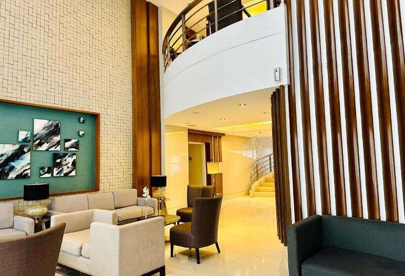 Suite met Balkon, Breeze Residences Condominium