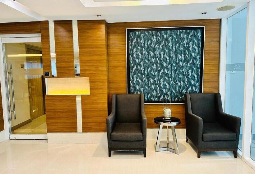 Suite met Balkon, Breeze Residences Condominium