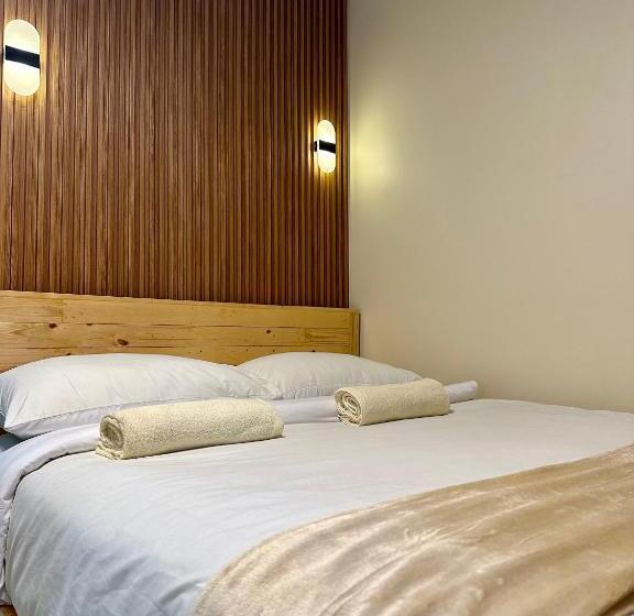 Suite met Balkon, Breeze Residences Condominium