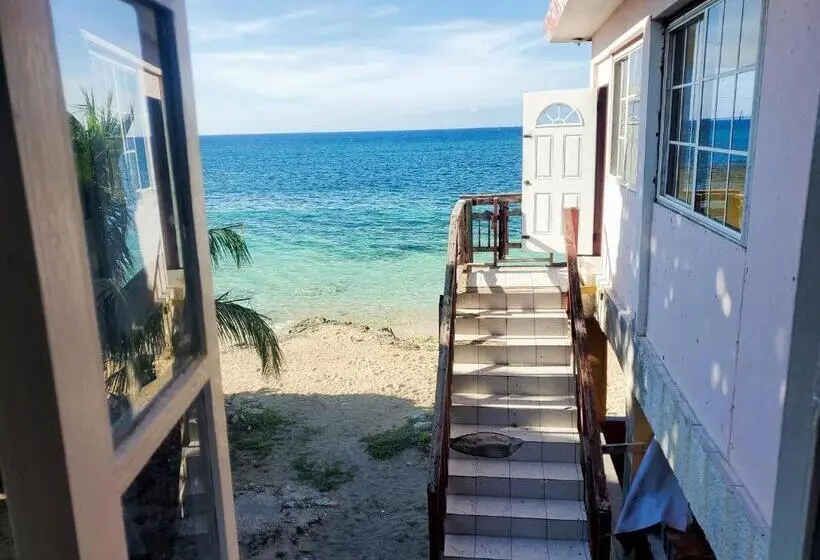اتاق لوکس با چشم‌انداز دریا, Evelin S On The Beach