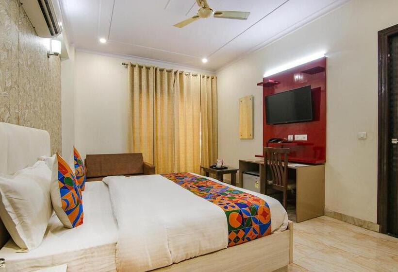 Deluxe-huone Parveke, Homefort Stays Sector 45 Near Cyber Park & Artemis Hospital