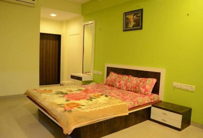 غرفة ديلوكس سرير كينج, Lonavala Inn