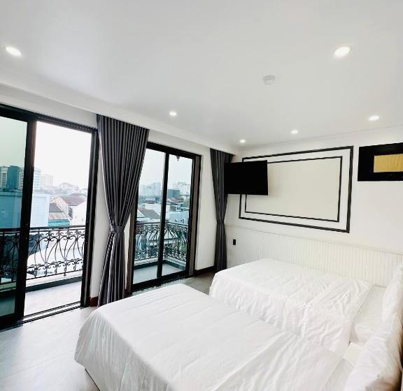 اتاق استاندارد سه نفره, Sala