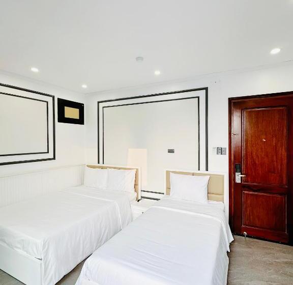 اتاق استاندارد سه نفره, Sala