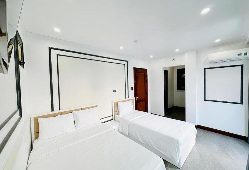 اتاق استاندارد سه نفره, Sala