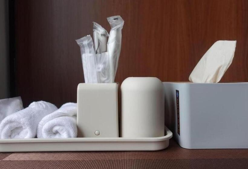 اتاق خانوادگی, Thiên Nga