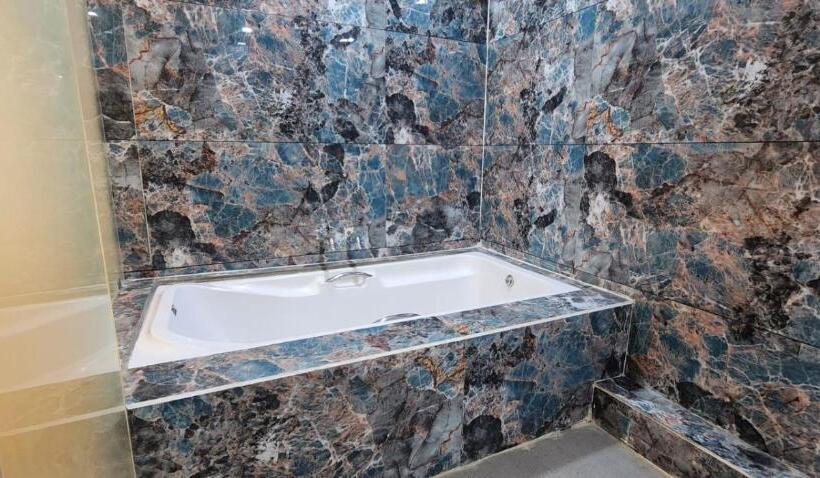 스위트 킹사이즈 침대, World View