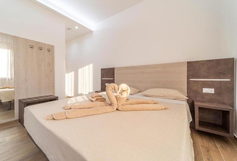 اتاق استاندارد با بالکن, Mentana Rooms