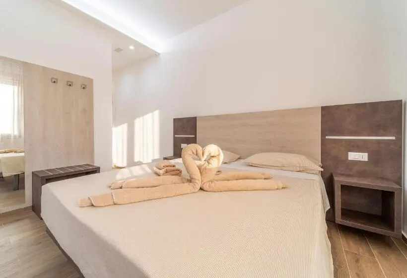 اتاق استاندارد با بالکن, Mentana Rooms