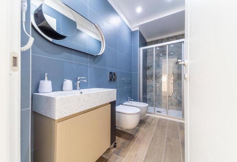 اتاق استاندارد با بالکن, Mentana Rooms