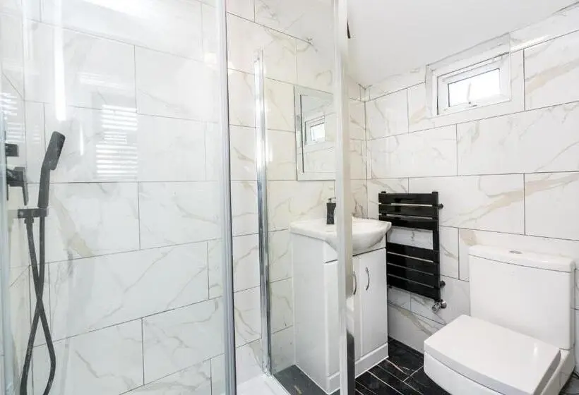 اتاق استاندارد, Nicely Furnished Double Room Close To Croydon Hospital