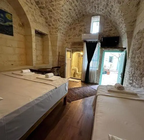 اتاق استاندارد سه نفره, Petra Hotel & Coffee House