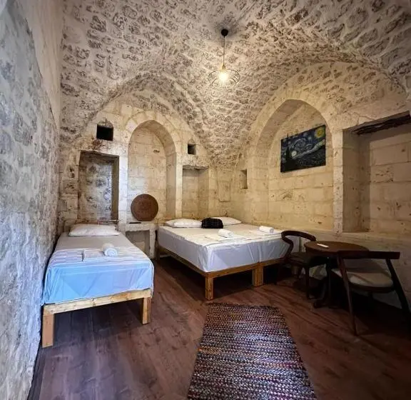 اتاق استاندارد سه نفره, Petra Hotel & Coffee House