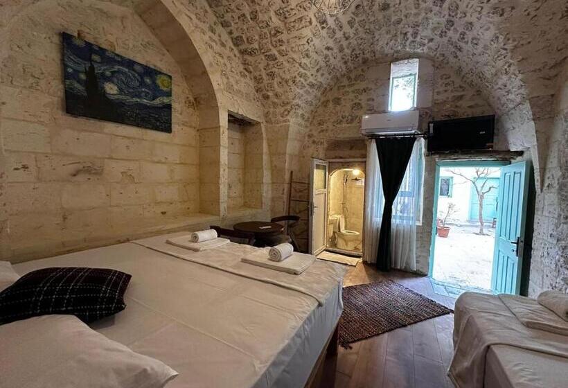 اتاق استاندارد سه نفره, Petra Hotel & Coffee House