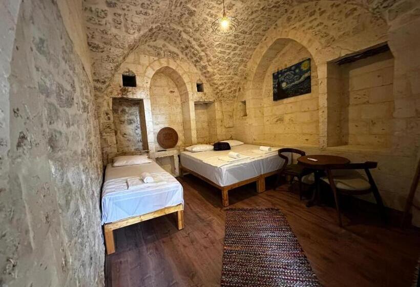 اتاق استاندارد سه نفره, Petra Hotel & Coffee House