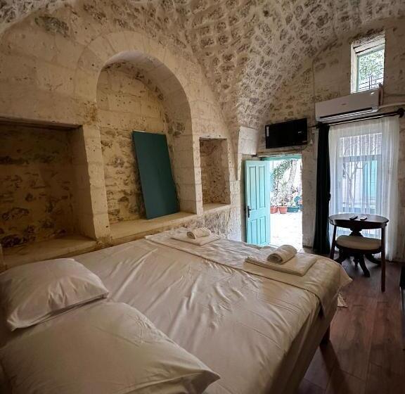 اتاق استاندارد سه نفره, Petra Hotel & Coffee House