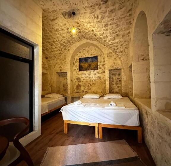 اتاق استاندارد سه نفره, Petra Hotel & Coffee House